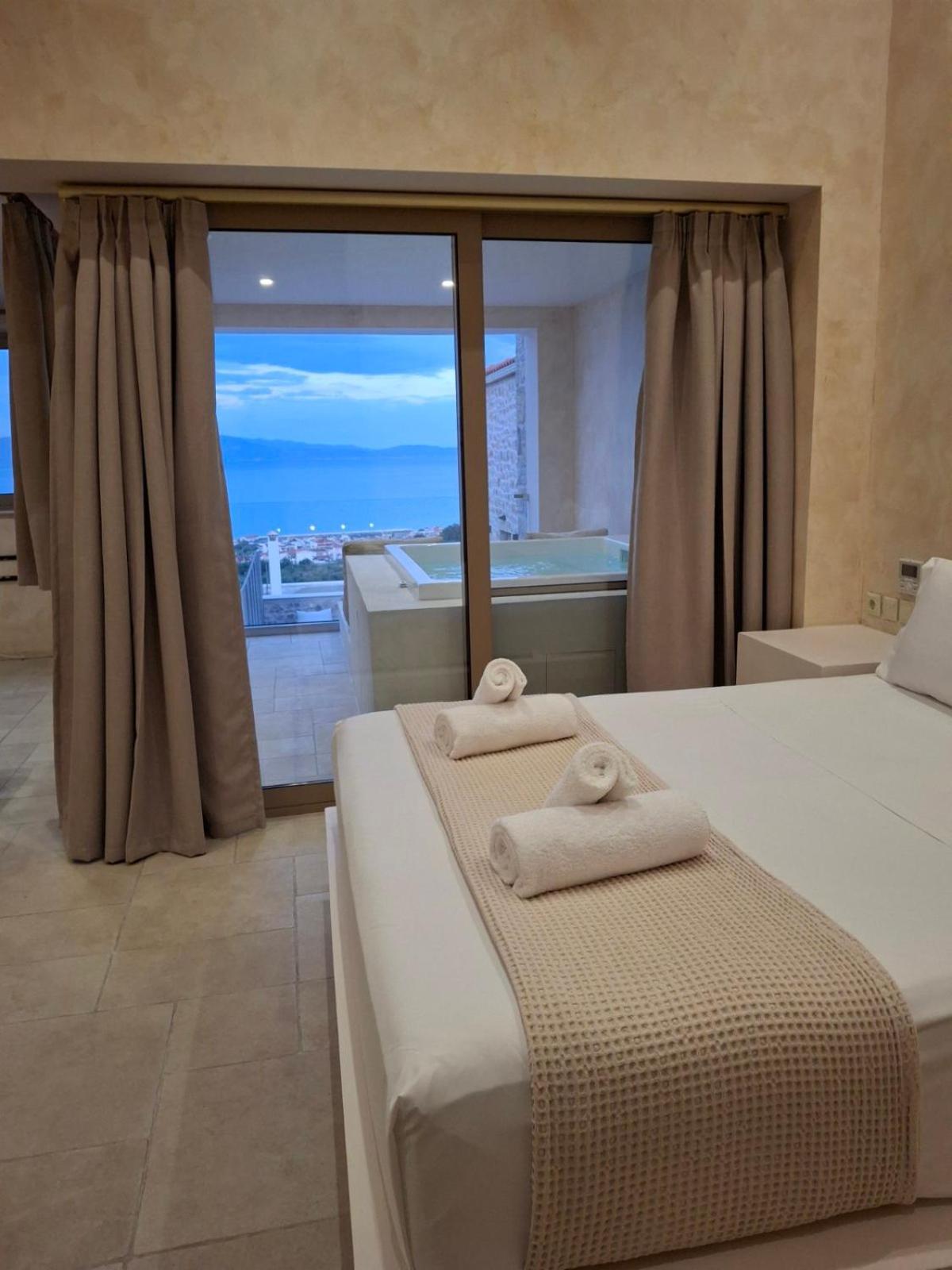 Mani Luxury Suites And Studios In Gytheio With Private Pools Exterior foto