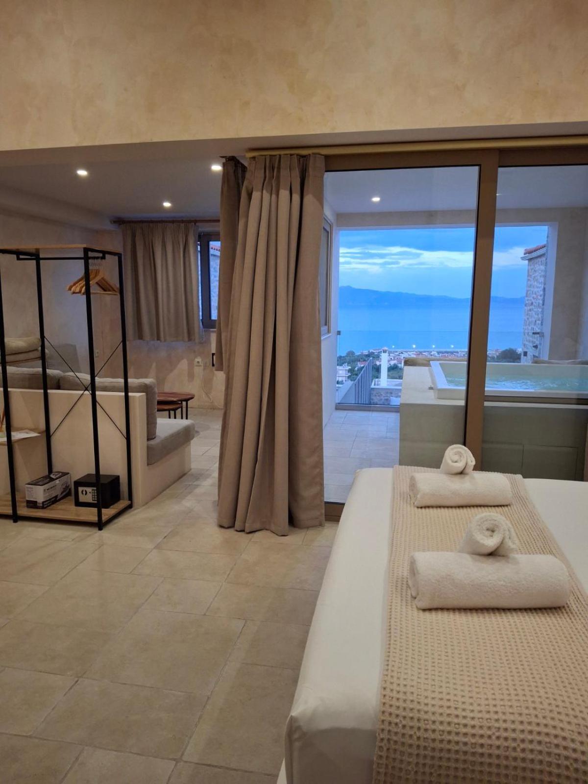 Mani Luxury Suites And Studios In Gytheio With Private Pools Exterior foto